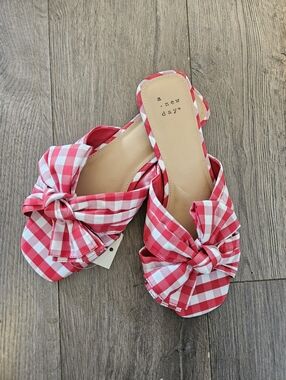 NWT a new day Red and White Gingham Bow Slide Mules - Size 8